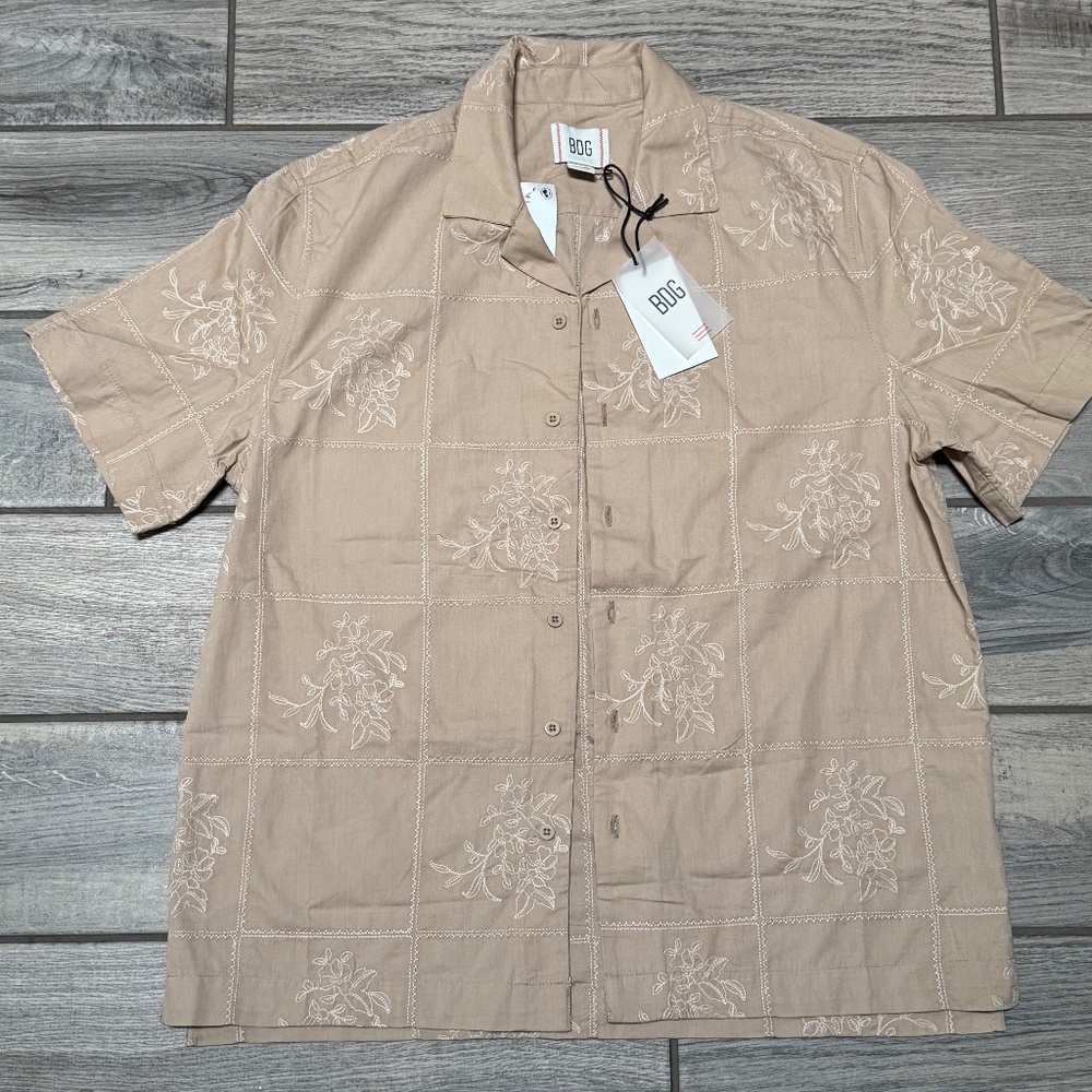 BDG beige NWT embroidered windowpane flower men m short sleeve button up - Picture 2 of 4